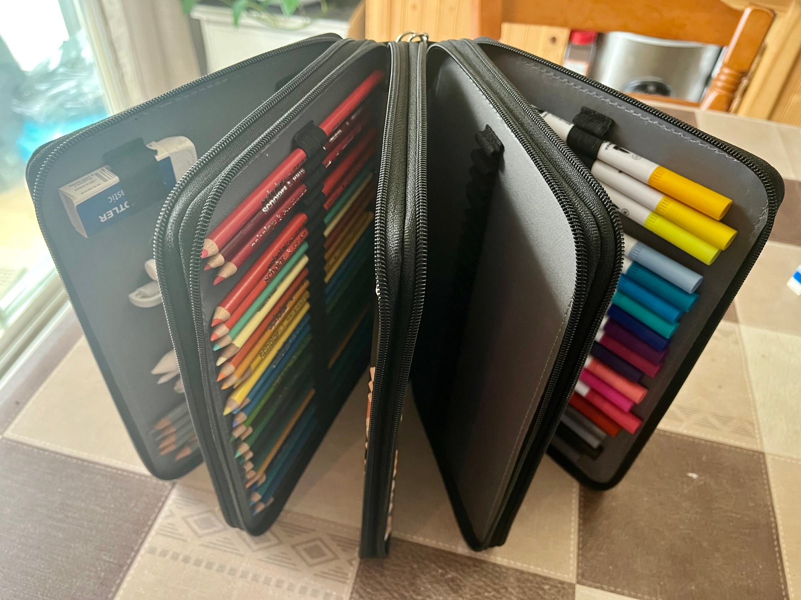 💼 Etui à crayons 4 compartiments